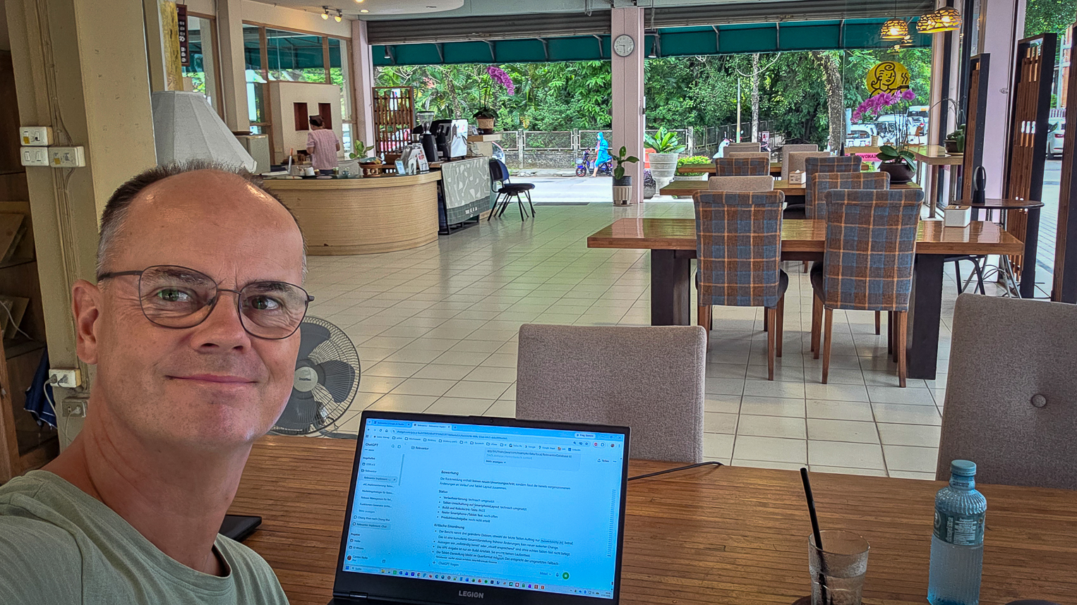<span  class="uc_style_uc_tiles_grid_image_elementor_uc_items_attribute_title" style="color:#ffffff;">Working @ Coworking Space</span>