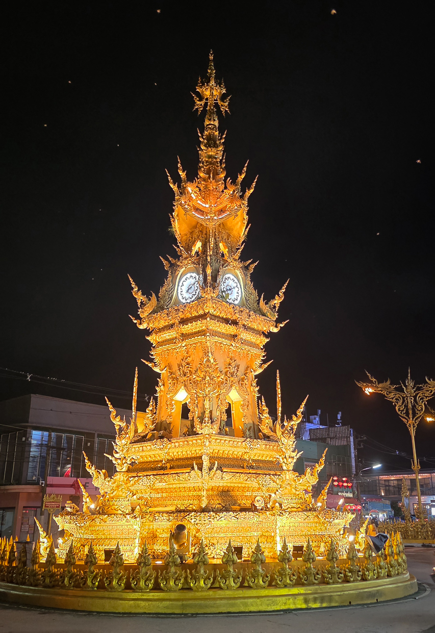<span  class="uc_style_uc_tiles_grid_image_elementor_uc_items_attribute_title" style="color:#ffffff;">Chiang Rai 'Clock Tower' at night</span>