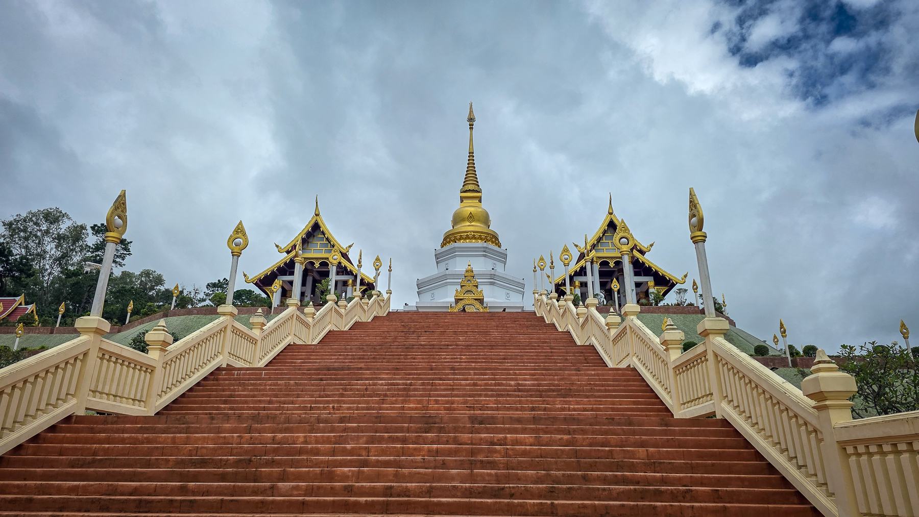 <span  class="uc_style_uc_tiles_grid_image_elementor_uc_items_attribute_title" style="color:#ffffff;">Wat Phra Tat</span>