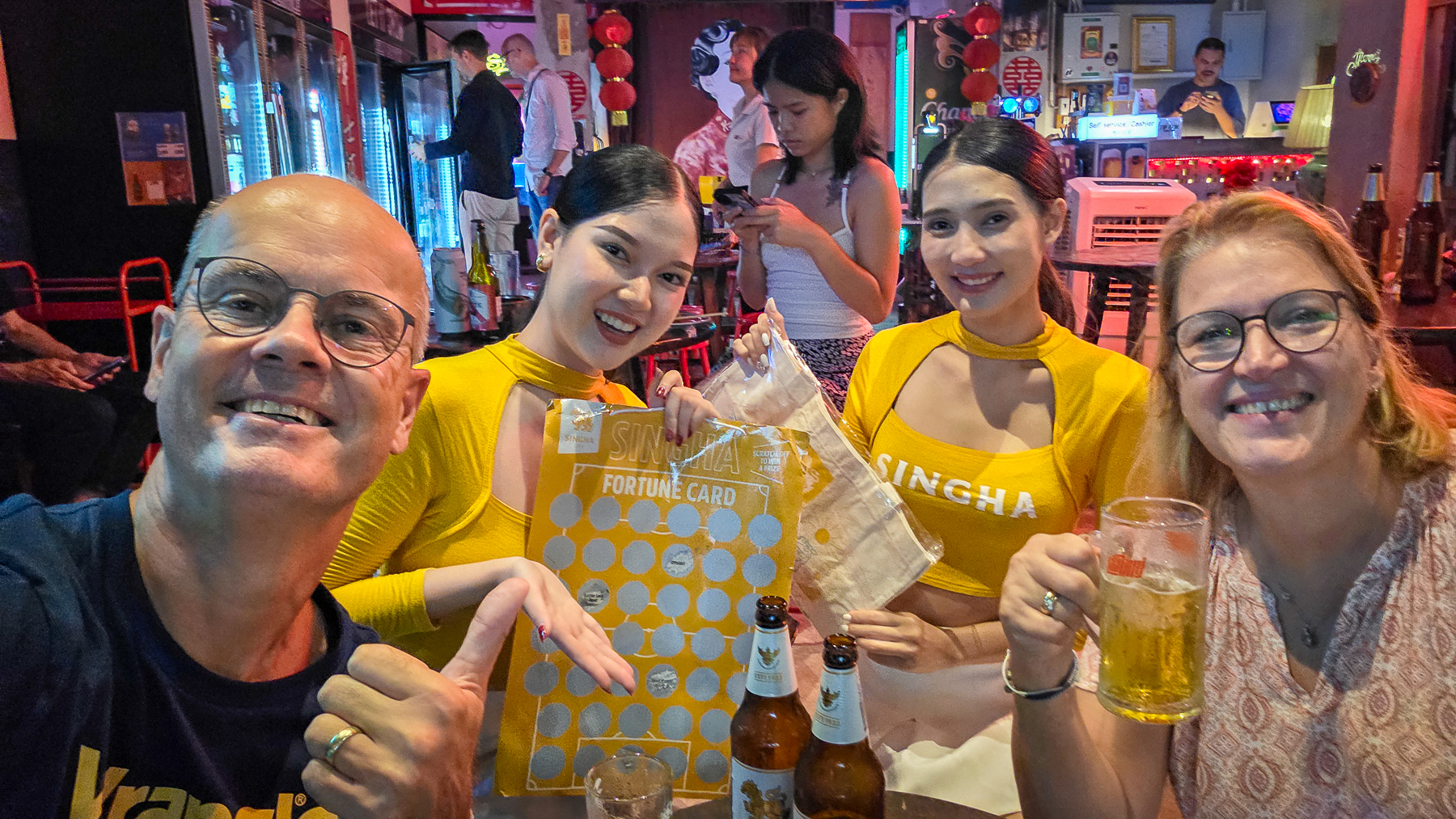 <span  class="uc_style_uc_tiles_grid_image_elementor_uc_items_attribute_title" style="color:#ffffff;">Populaire in Thailand: Local beer 'Singha' served by the 'Singha Ladys'</span>