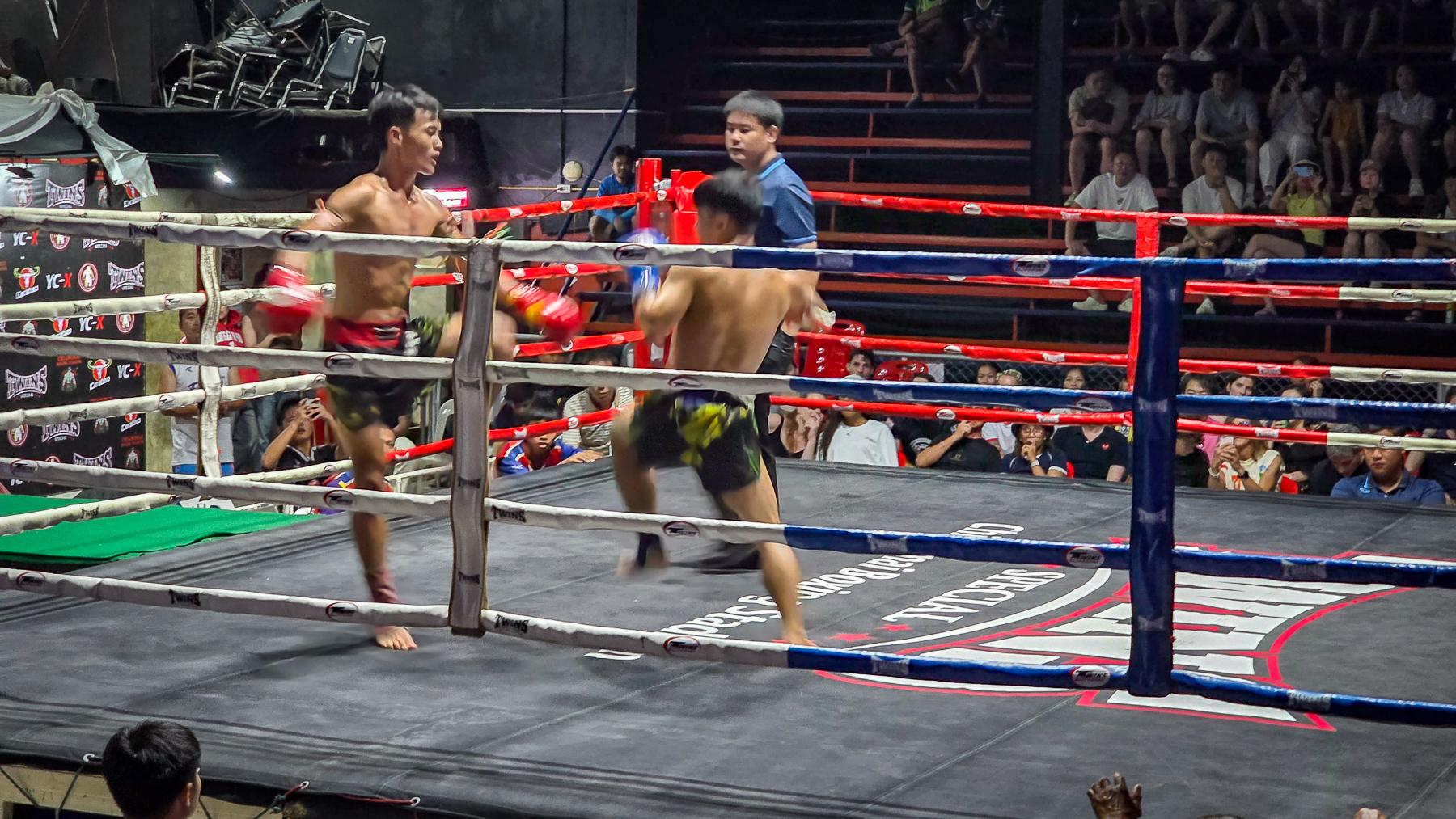 <span  class="uc_style_uc_tiles_grid_image_elementor_uc_items_attribute_title" style="color:#ffffff;">Thai boxing</span>